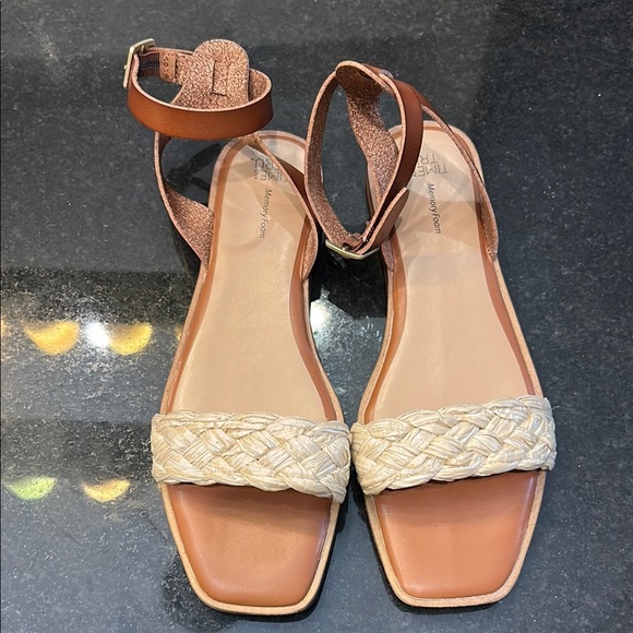 Time‎ and Tru Tan and Cream Sandals Flat Sole Minimalist - Picture 1 of 5